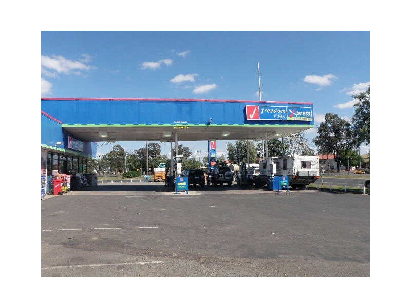 8 Drayton Street, Dalby QLD 4405