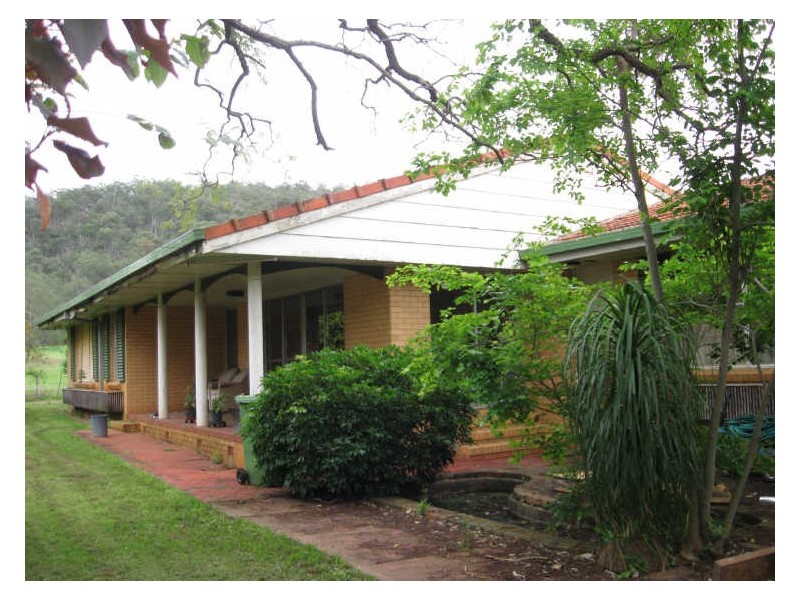 8726 Warrego Highway, Withcott QLD 4352