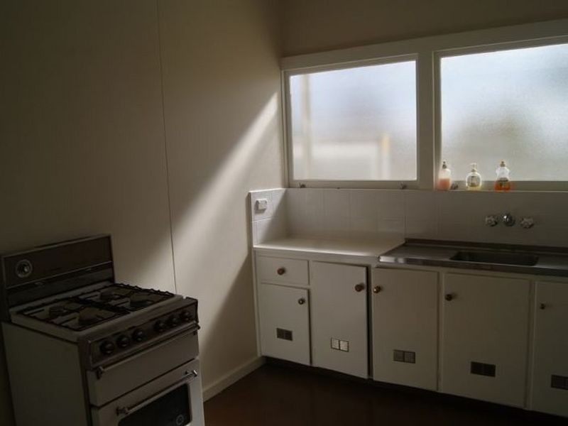 10 Makepeace Street, Rockville QLD 4350