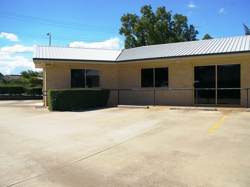 2/98 Anzac Avenue, Newtown QLD 4350