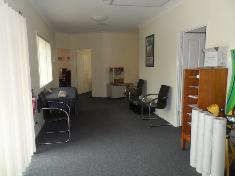 1/98 Anzac Avenue, Newtown QLD 4350