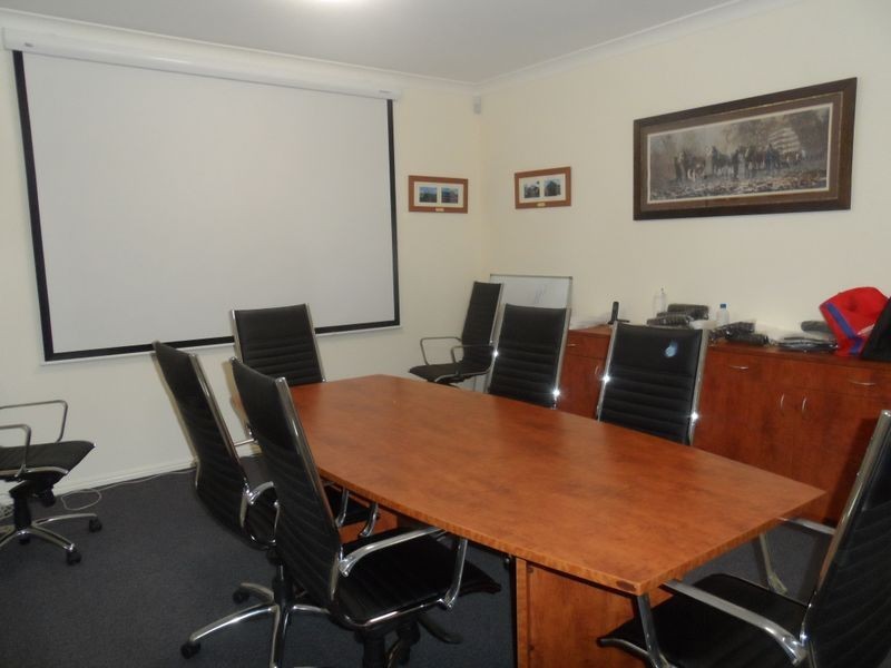 98 Anzac Avenue, Newtown QLD 4350