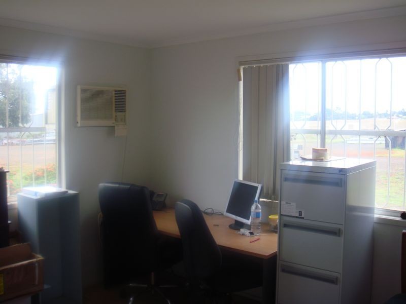 86 Industrial Avenue, Wilsonton QLD 4350