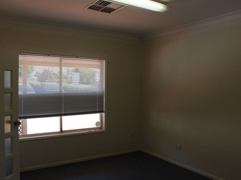 2/2 Rob Street, Newtown QLD 4350