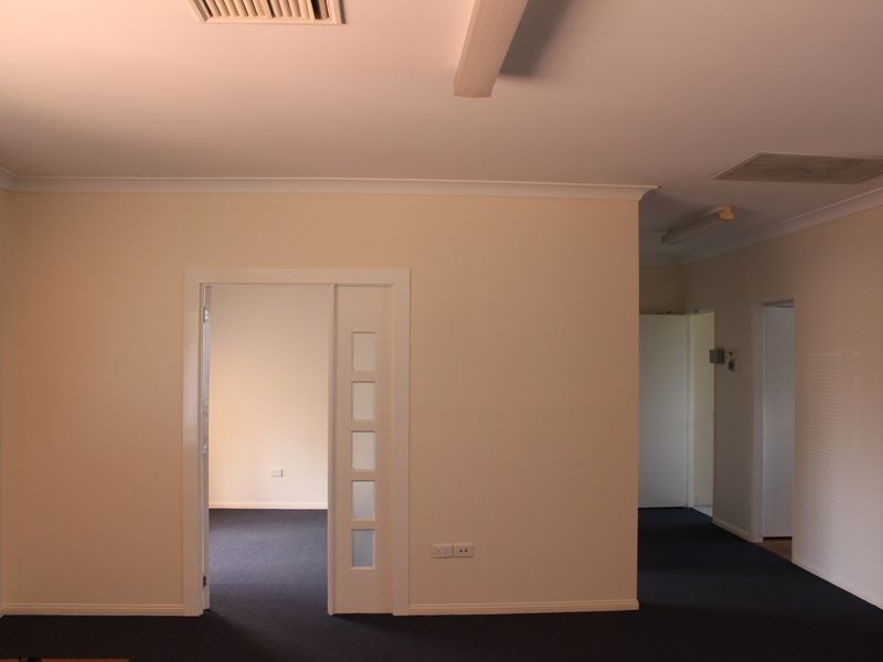 2/2 Rob Street, Newtown QLD 4350