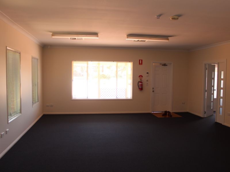 2/2 Rob Street, Newtown QLD 4350