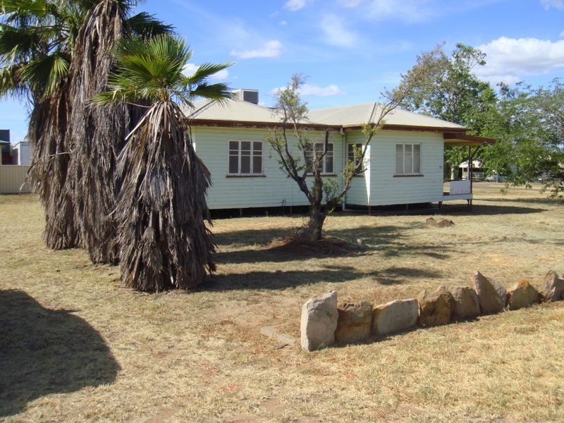 99 Raglan Street, Roma QLD 4455