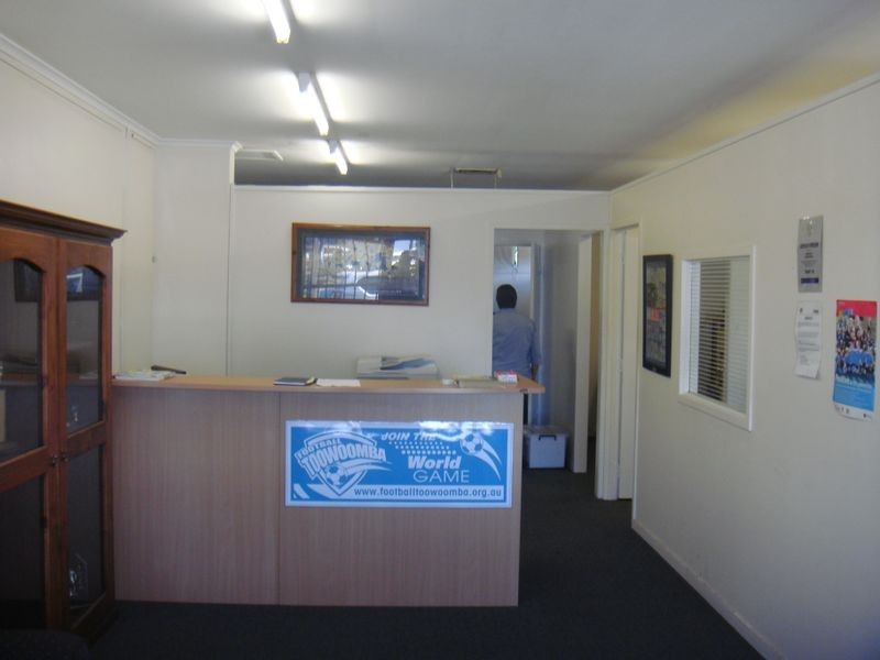 2/143 Anzac Avenue, Harristown QLD 4350