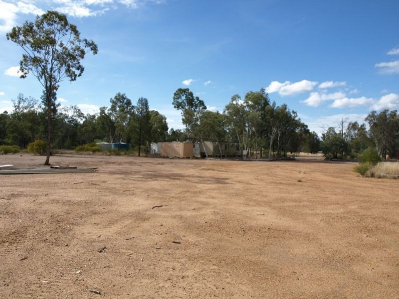 69 Old Cambey Road (Leichardt Highway), Miles QLD 4415