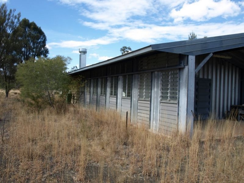 69 Old Cambey Road (Leichardt Highway), Miles QLD 4415