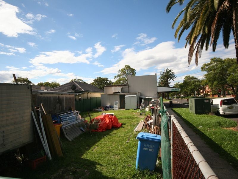26 Fourth Ave, Campsie NSW 2194