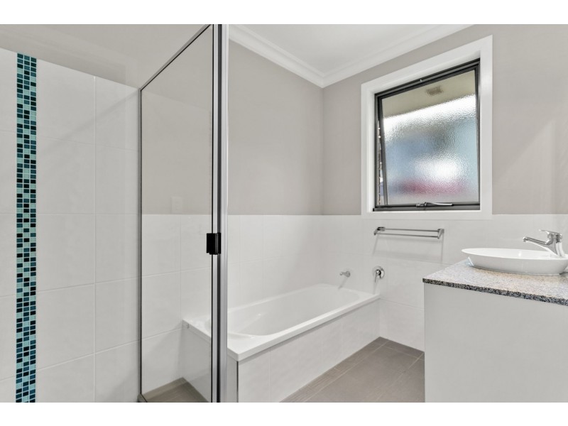 27 Unara Parkway, Cumbalum NSW 2478
