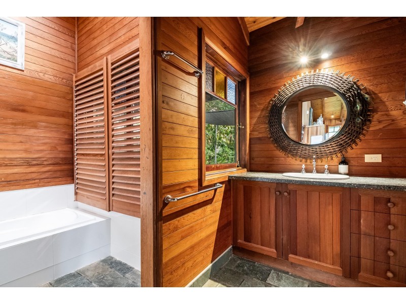 18 Hillcrest Drive, Tintenbar NSW 2478