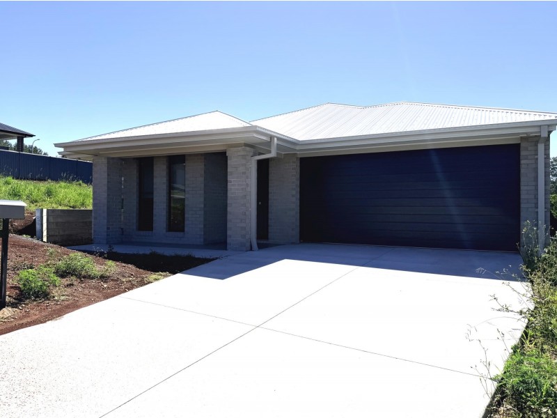 38 Hidden Valley Crescent, Chilcotts Grass NSW 2480