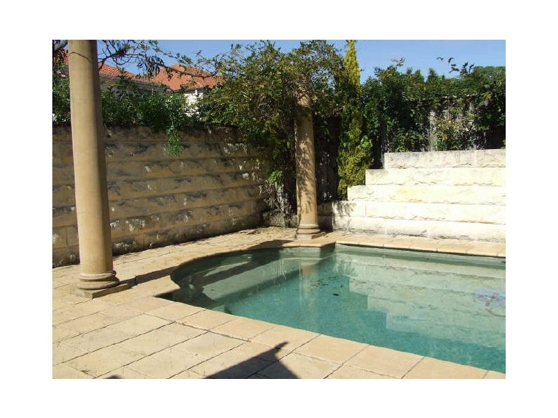 4 Hadlow Close, Beaumont Hills NSW 2155