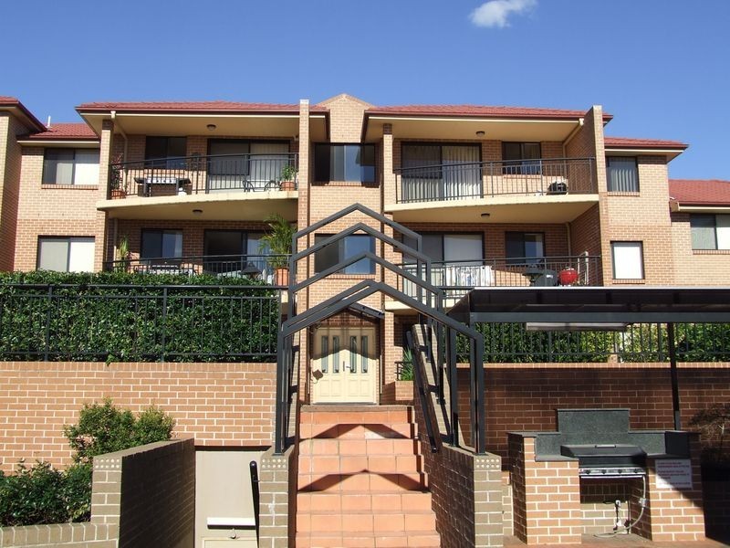 18/47-49 Dobson Crescent, Baulkham Hills NSW 2153