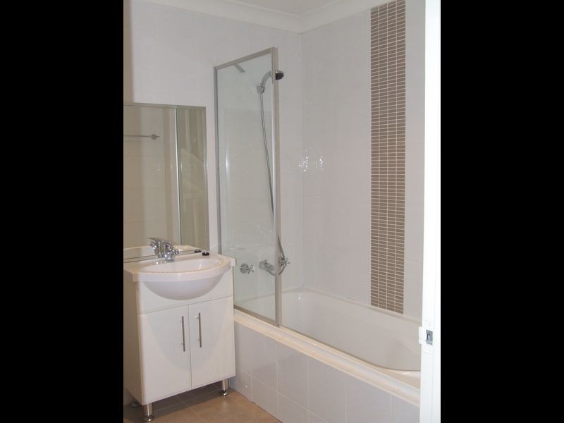 2/9-13 Balmoral Road, Northmead NSW 2152