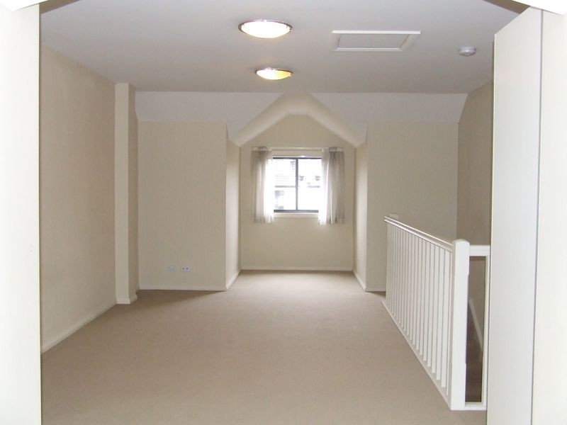 2/9-13 Balmoral Road, Northmead NSW 2152