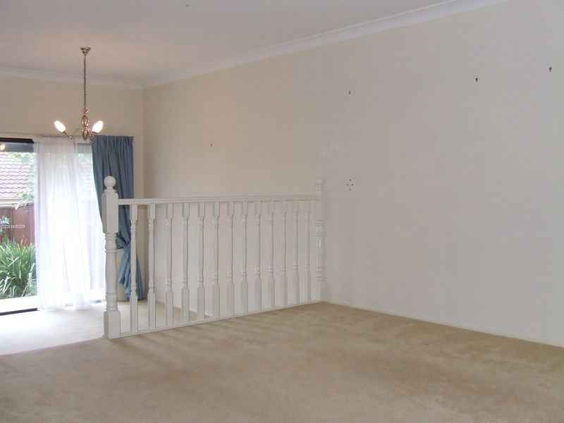 2/8 Kenneth Avenue, Baulkham Hills NSW 2153