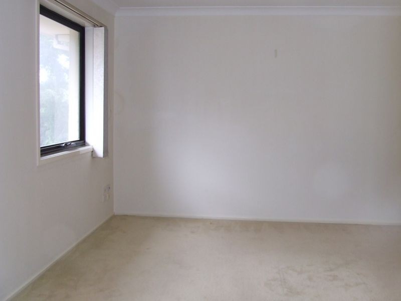 2/8 Kenneth Avenue, Baulkham Hills NSW 2153