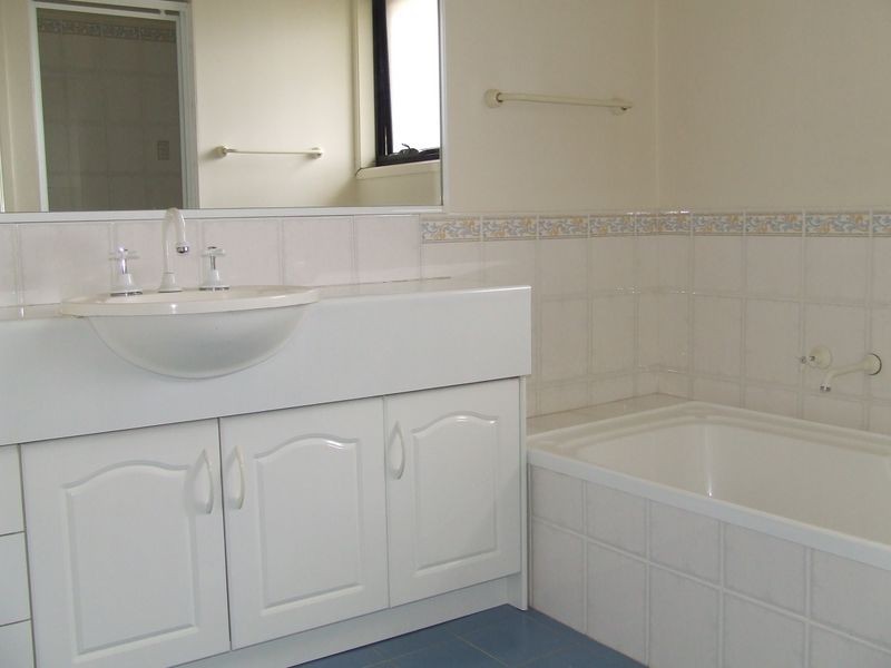 2/8 Kenneth Avenue, Baulkham Hills NSW 2153