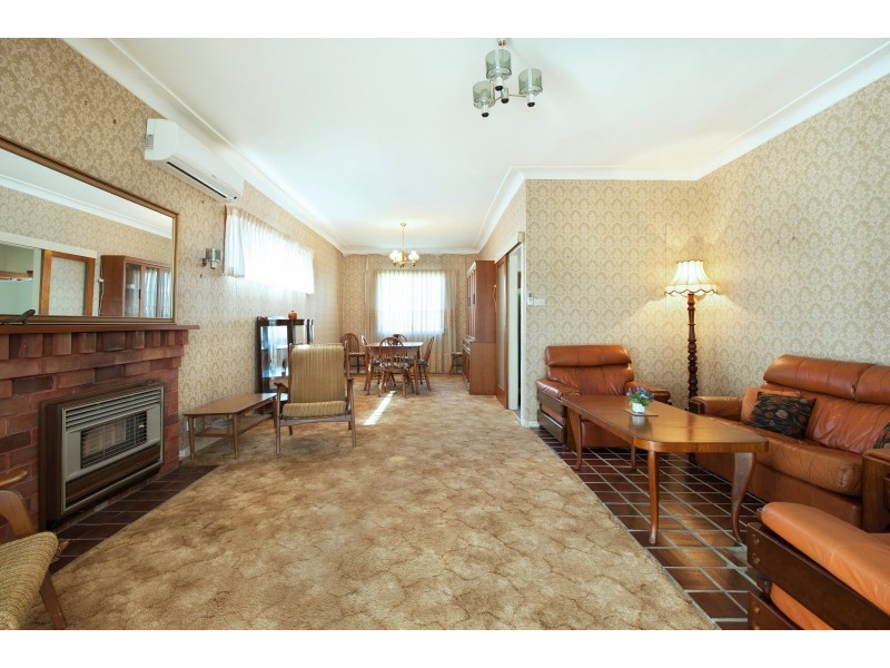 12 Clara Street, Belmont South NSW 2280