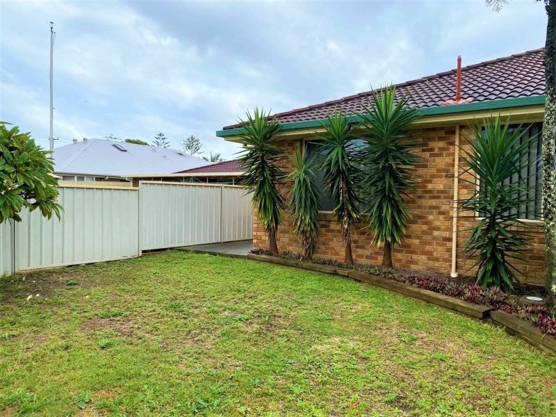 2/8 Tofino Close, Pelican NSW 2281