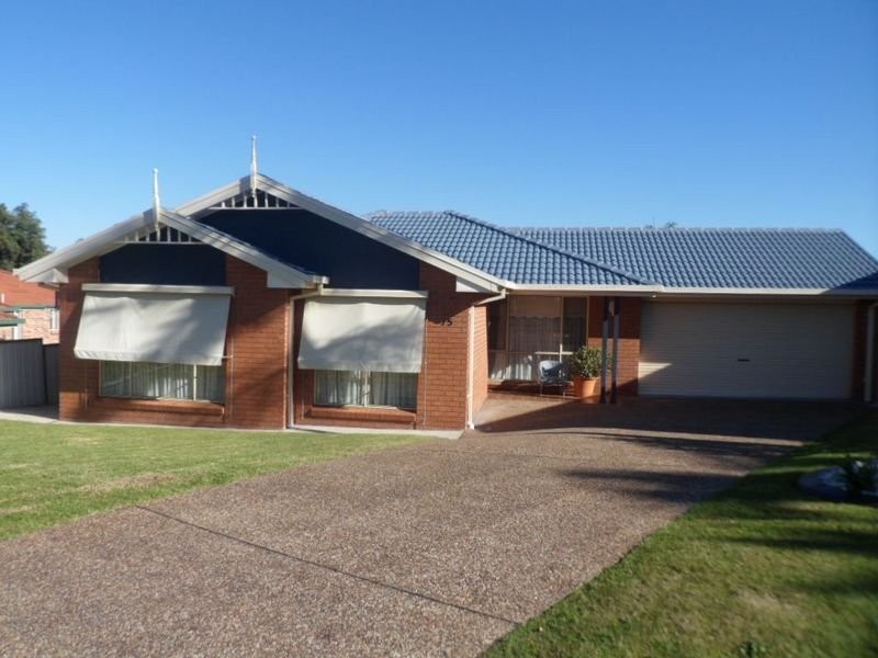 15 Westminster Close, Valentine NSW 2280