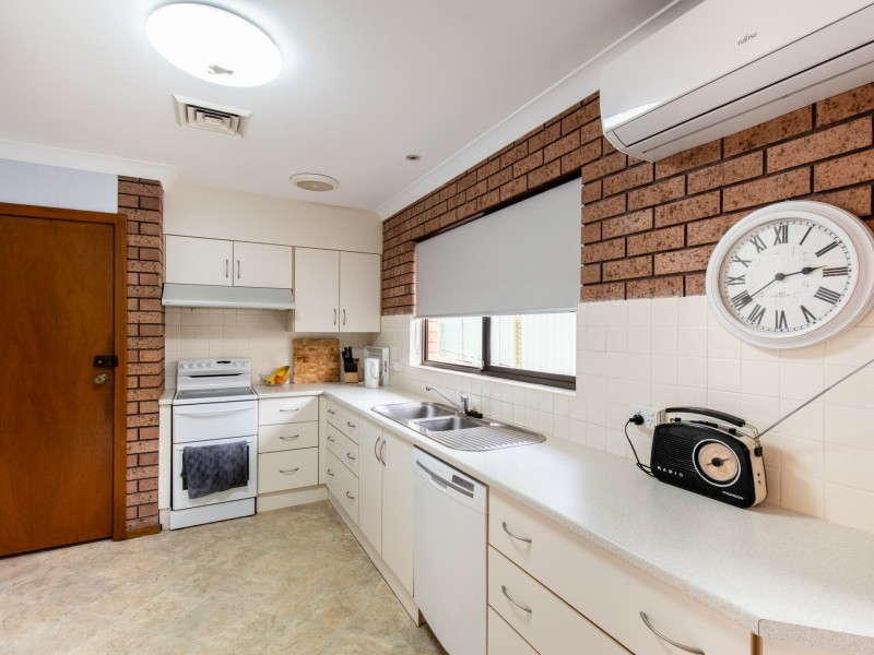 67 Gladgunson Drive, Eleebana NSW 2282