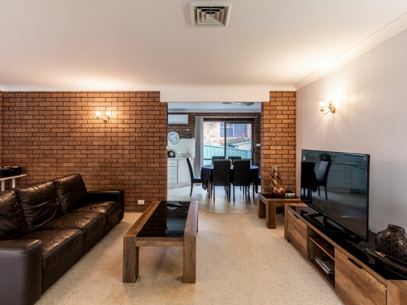 67 Gladgunson Drive, Eleebana NSW 2282