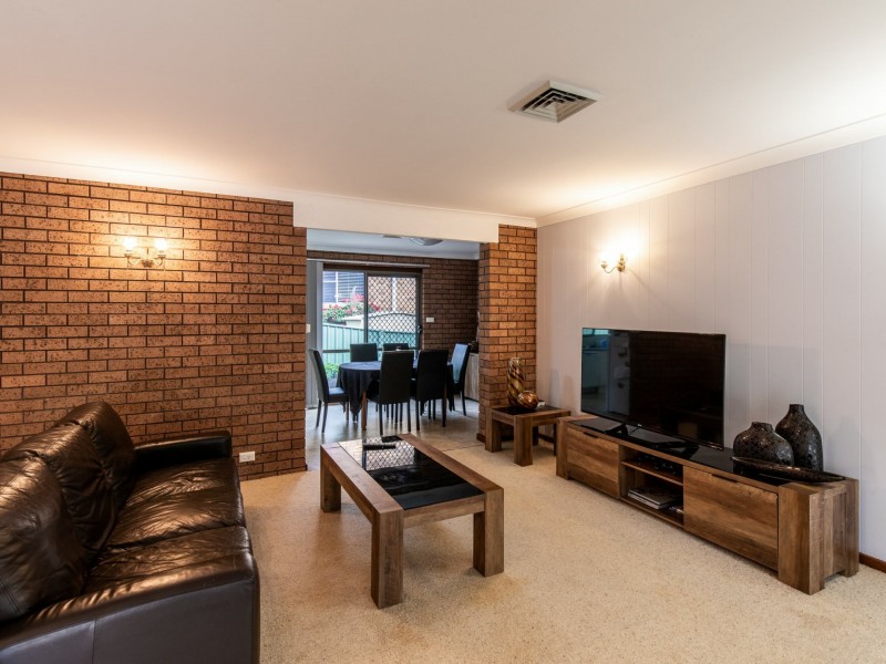 67 Gladgunson Drive, Eleebana NSW 2282