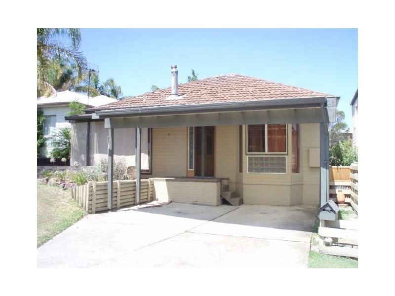 4 Pearce Ave, Belmont NSW 2280