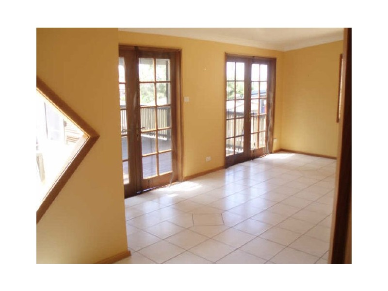 4 Pearce Ave, Belmont NSW 2280