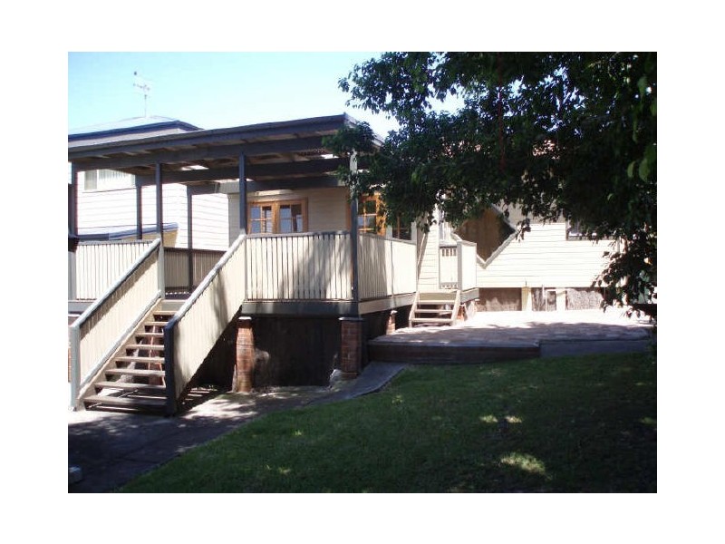 4 Pearce Ave, Belmont NSW 2280