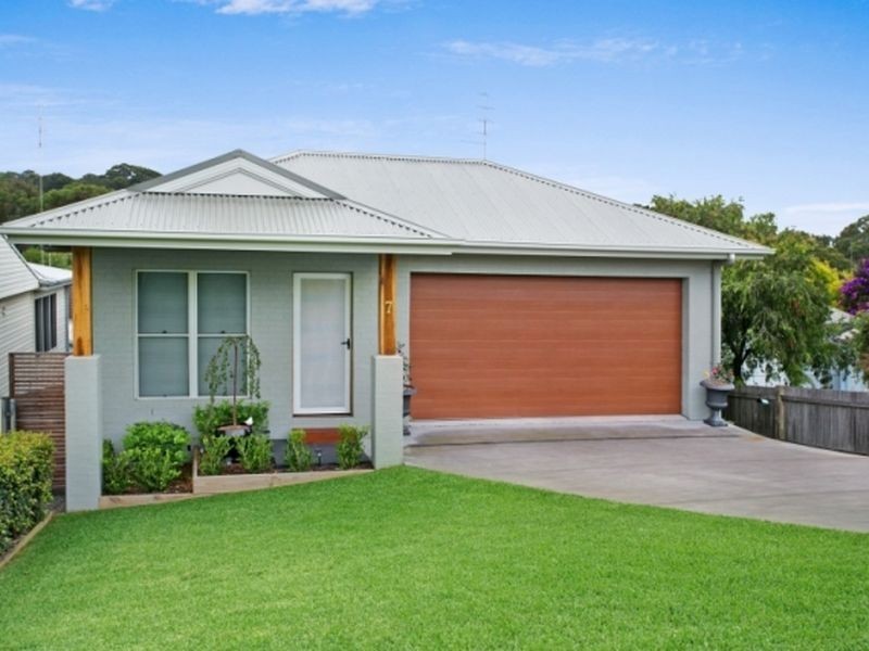 7 Crown Street, Belmont NSW 2280