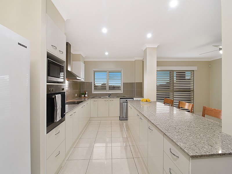 34 Grasmere Way, Lakelands NSW 2282