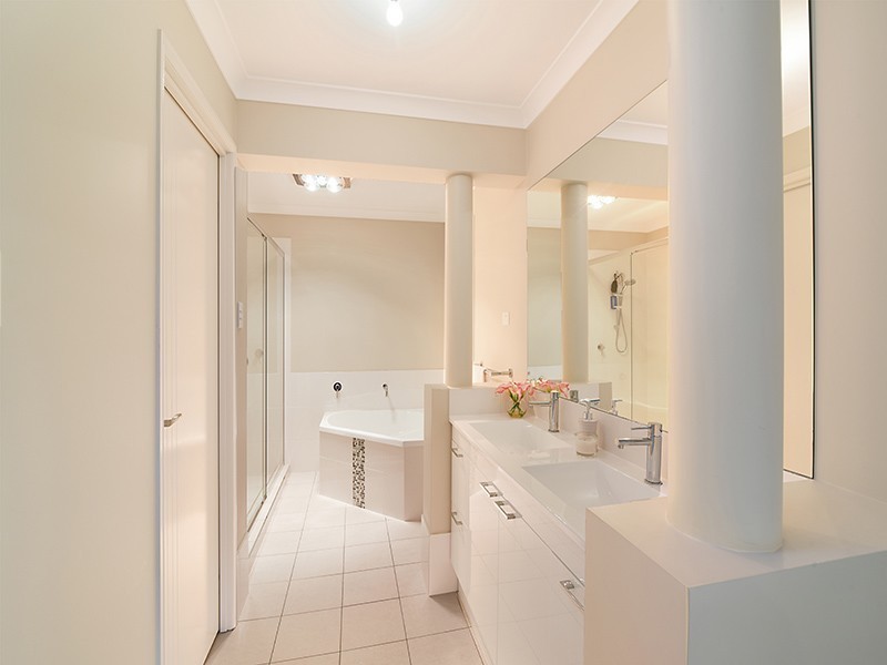 34 Grasmere Way, Lakelands NSW 2282