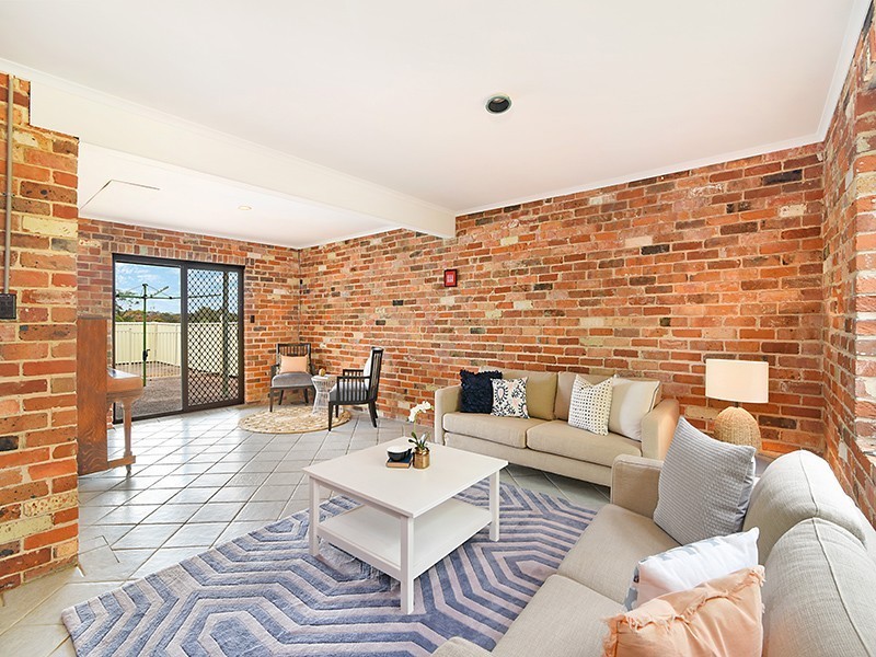 11 Robertson Road, Valentine NSW 2280