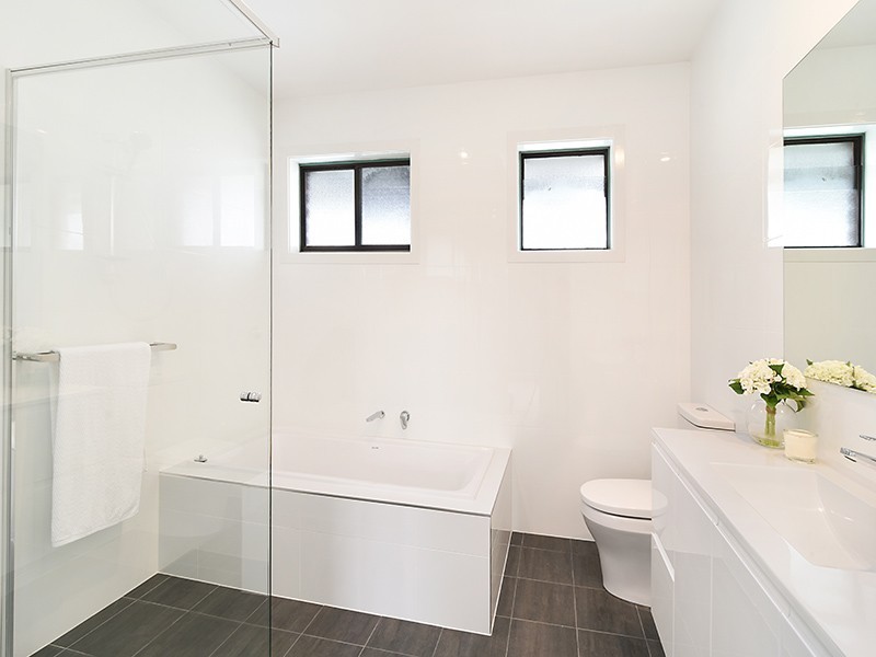 11 Robertson Road, Valentine NSW 2280