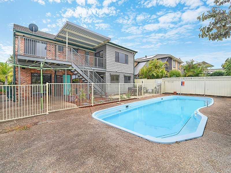 11 Robertson Road, Valentine NSW 2280