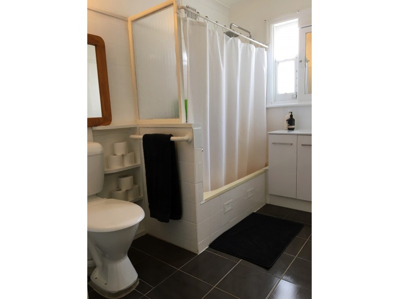 35 Deane Street, Belmont NSW 2280