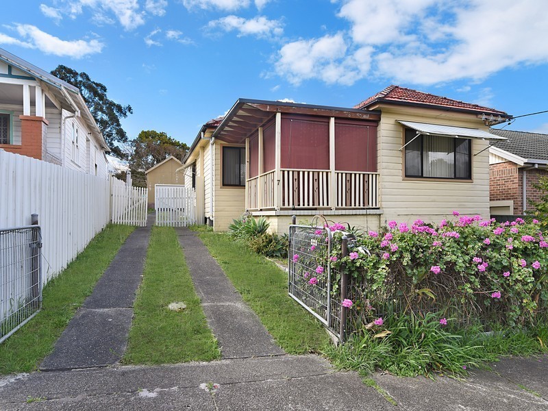 7 Gen Street, Belmont NSW 2280