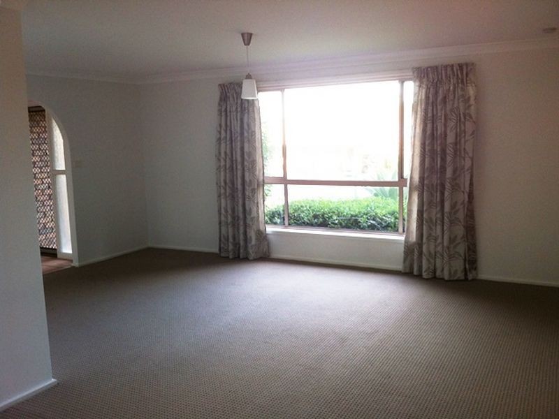 8 Kimbarra Close, Floraville NSW 2280