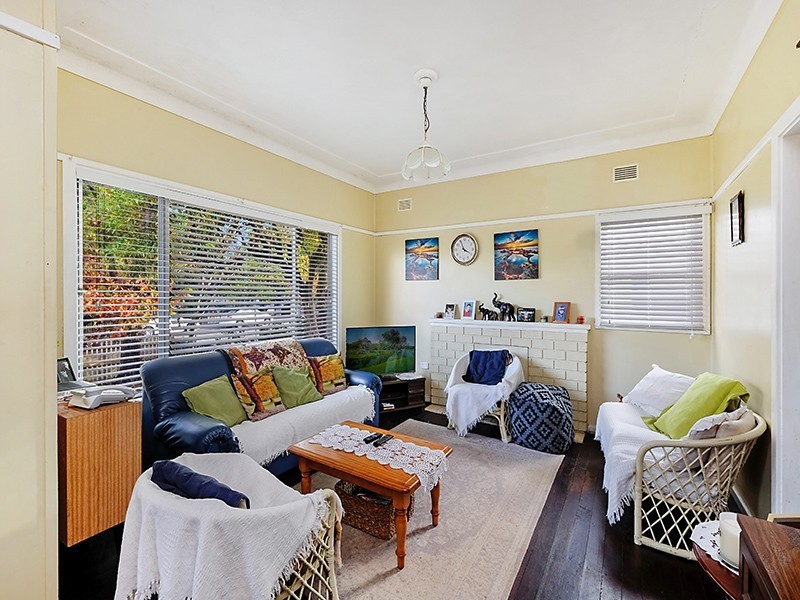 43 Livingstone Street, Belmont NSW 2280