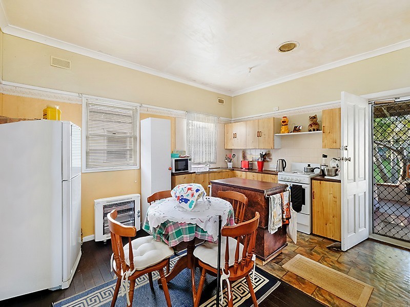 43 Livingstone Street, Belmont NSW 2280