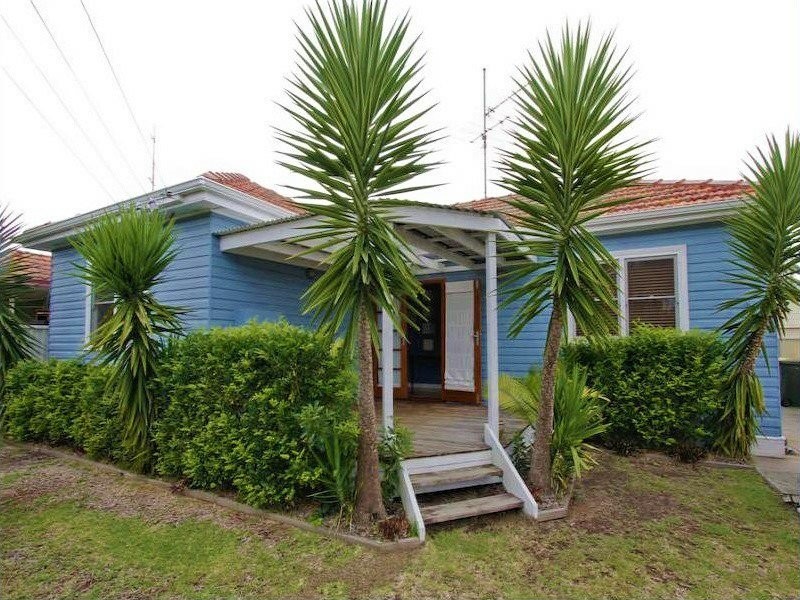 14 Hitchcock Avenue, Belmont NSW 2280