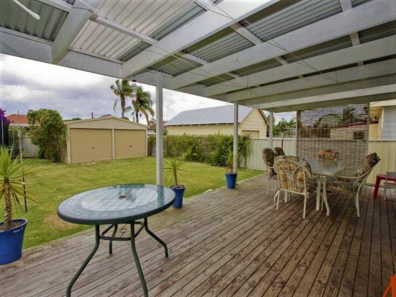 14 Hitchcock Avenue, Belmont NSW 2280