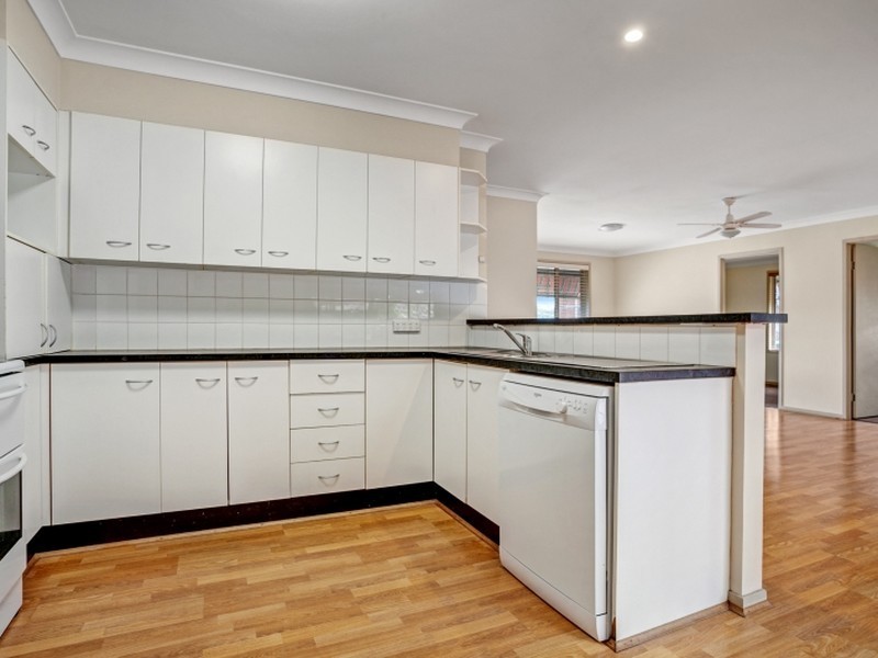 3 Tower Close, Valentine NSW 2280