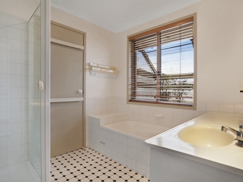 3 Tower Close, Valentine NSW 2280