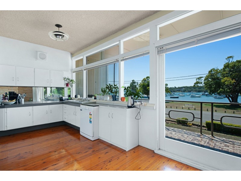 16 Valentine Crescent, Valentine NSW 2280